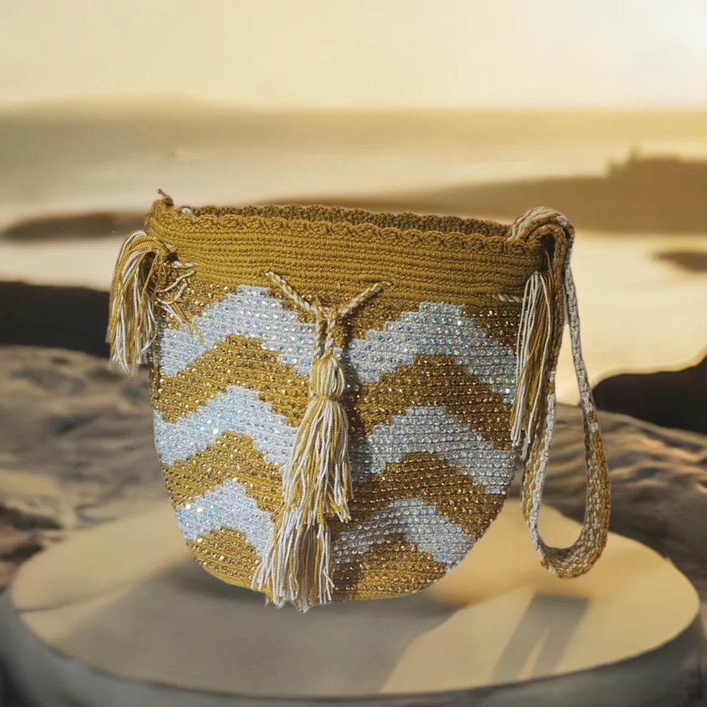NWT Wuitusu Cali‎ Medium Handmade Wayuu Mochila Bag With Crystals
